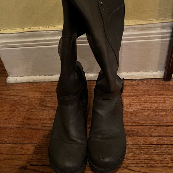 Grey boots - Picture 7 of 7
